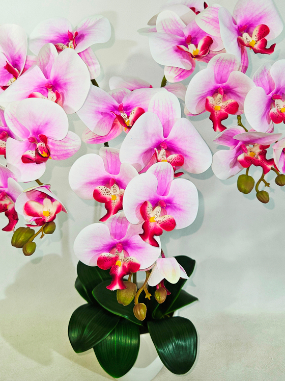 Искусственные цветы Орхидеи 3 ветки бело-лиловые 65см в кашпо