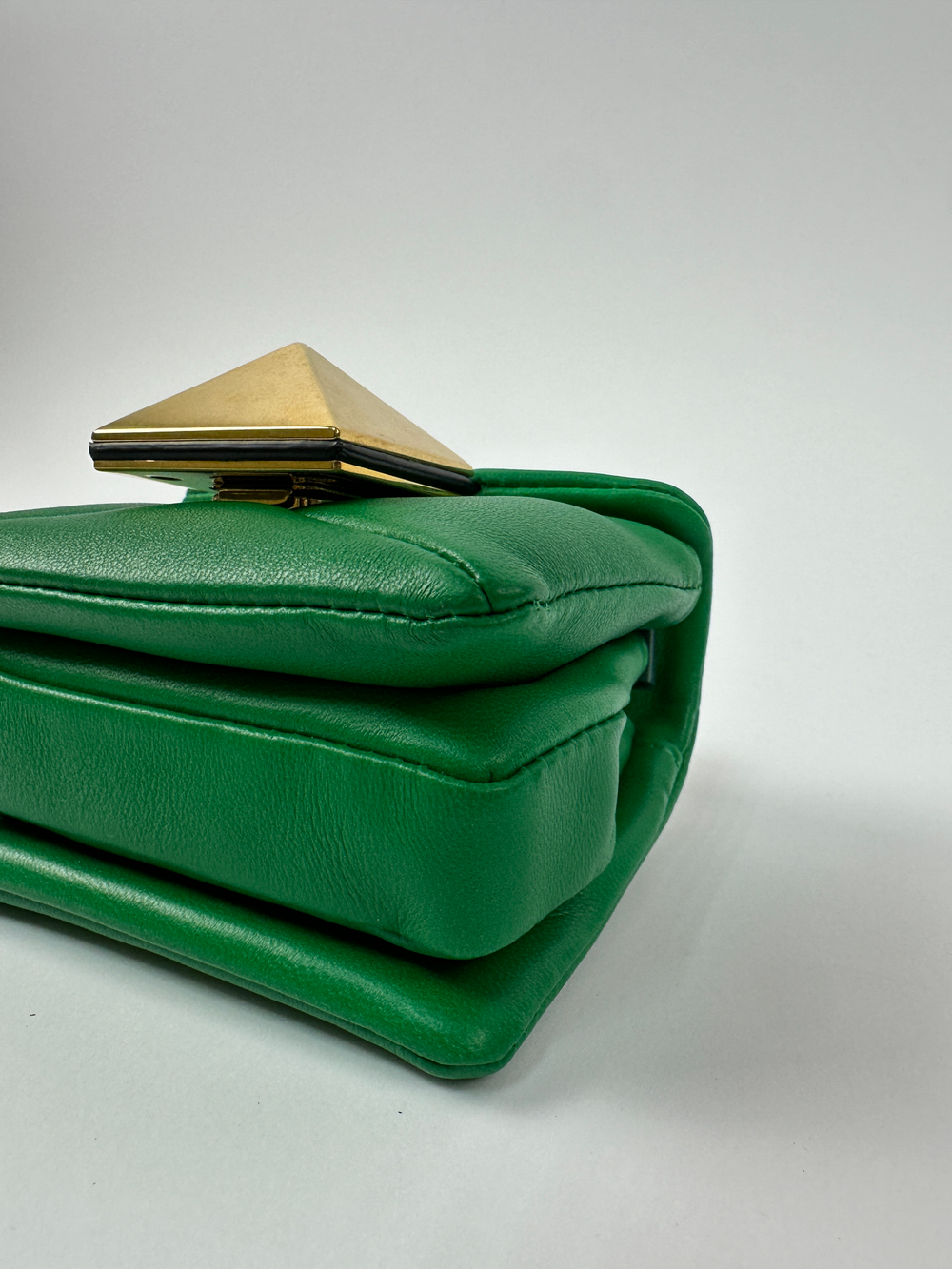 Сумка Valentino Garavani Green Micro One Stud