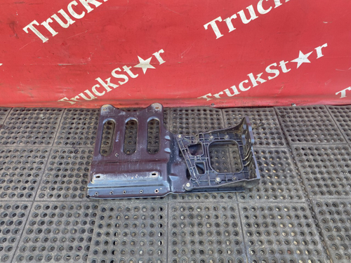 Кронштейн крыла левого 2024г