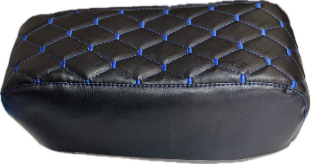 Чехол на штатный подлокотник Лада Веста (синяя нить Рубин)