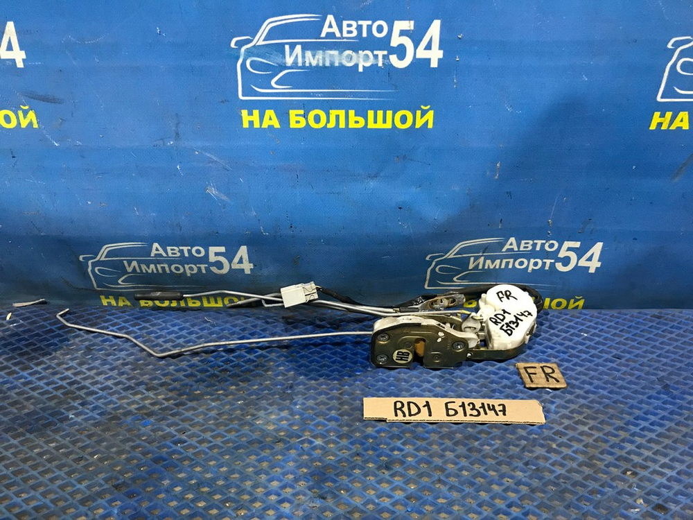 Замок двери передней правой Honda CR-V 1995-2001