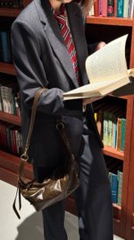 TYRA крем-шоколад - царапина вдоль шва 47