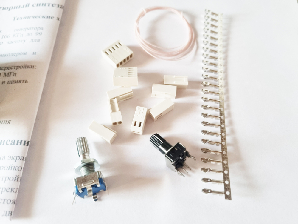 Миниатюрный синтезатор частоты "Кроха-2"