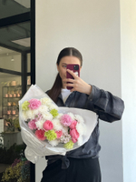 Букет сборный из кустовых пионовидных роз, диантусов и хризантемы