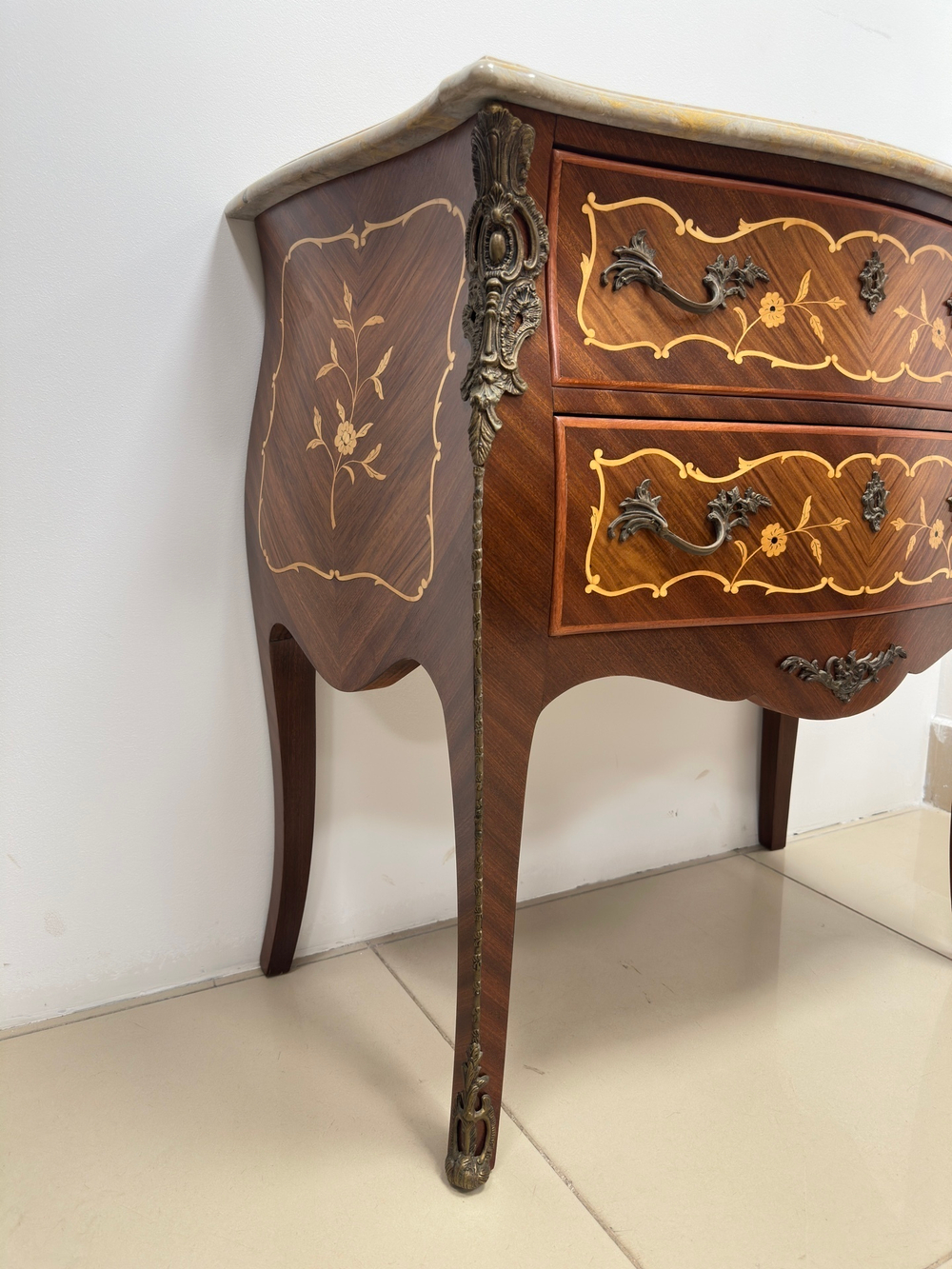 Комод в стиле Людовика XV