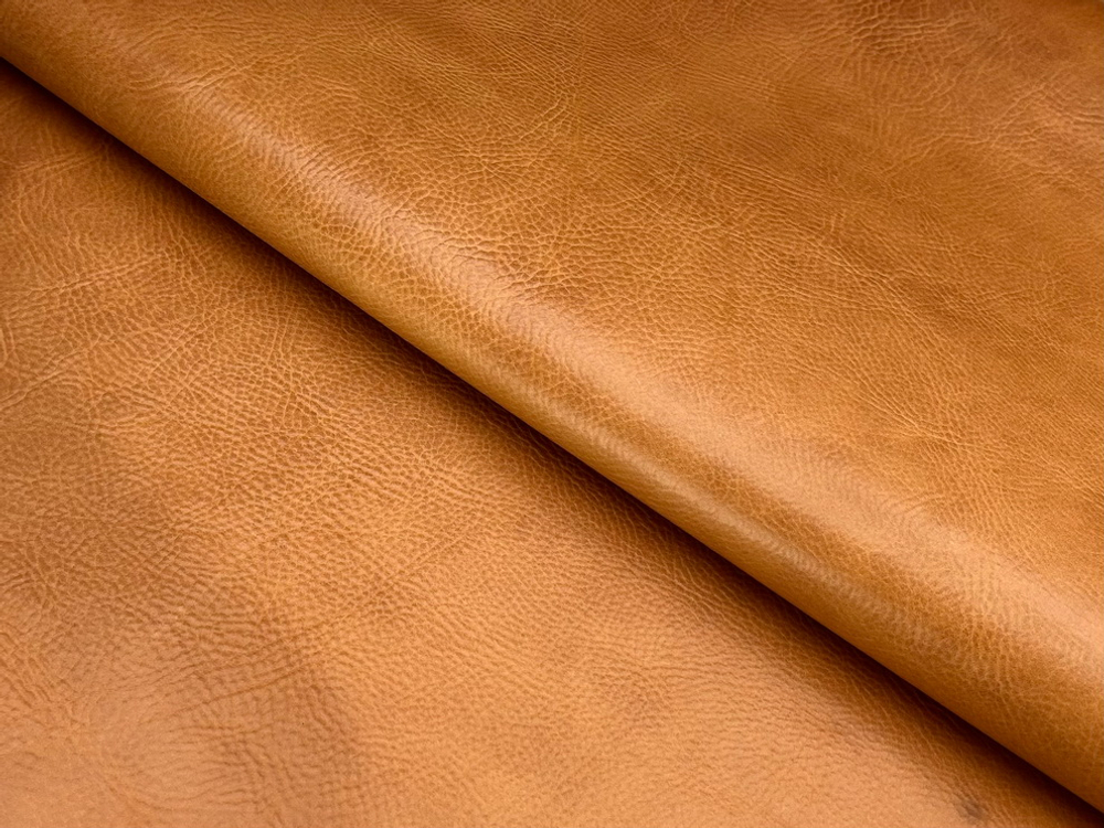 Коричнево рыжий оттенок натуральной кожи из Италии от фабрики La Perla Azzurra