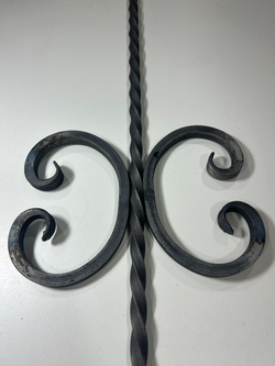 Кованый элемент вензель 130х230мм квадрат полнотелый 14х14мм