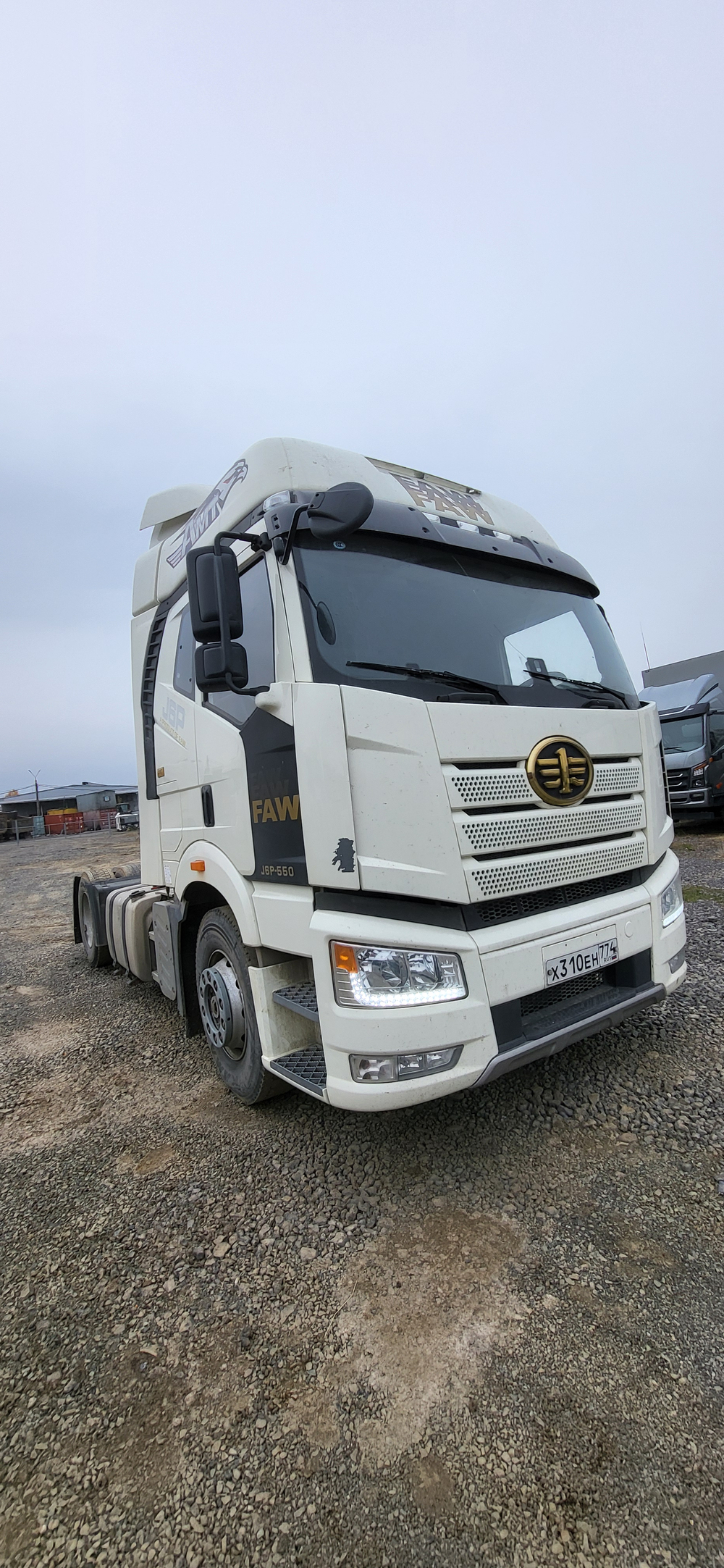 FAW CA 4180 4x2 Седельный тягач CA4180P66K25E5 (Дизельный, 12.5 л, 553 л.с. АТ)