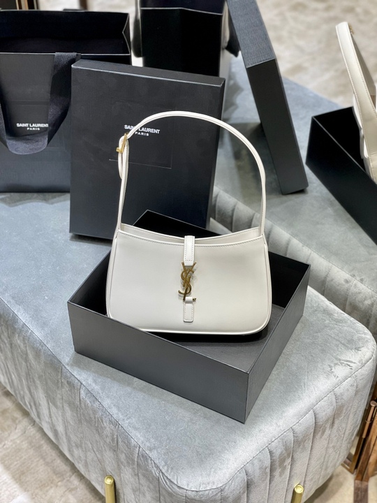 Saint Laurent Le 5 à 7 Hobo Bag