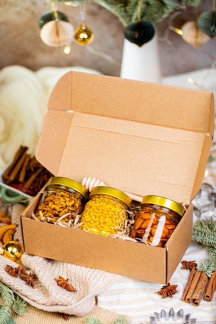 Набор №138 "3 вида меда с орешками+ложка+открытка"