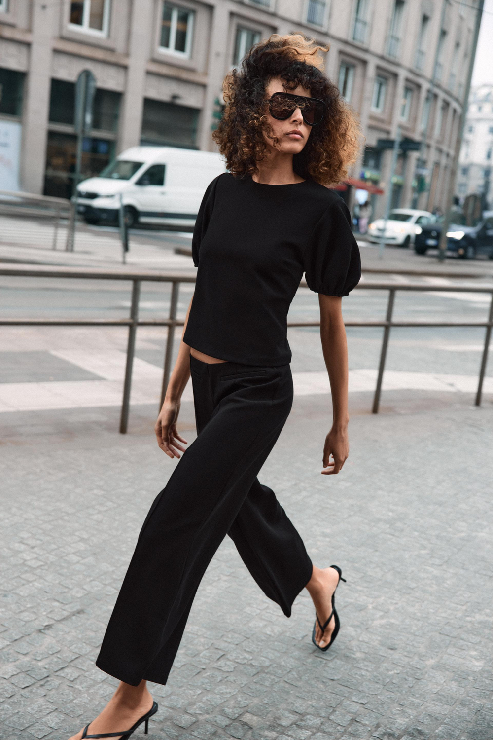ZARA ТОП С ОБЪЕМНЫМИ РУКАВАМИ, ЧЕРНЫЙ