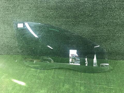 Стекло двери переднее правое VW Passat B7 (11-15)
