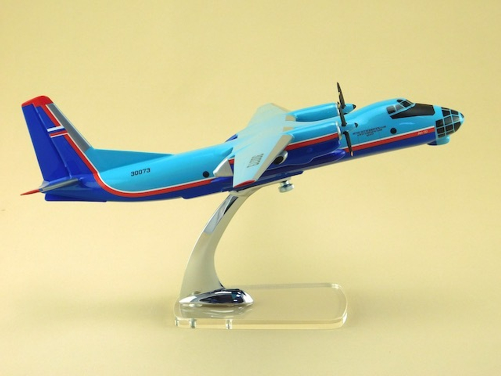 Модель самолета Ан-30 (М1:72, ЛИАЦ)