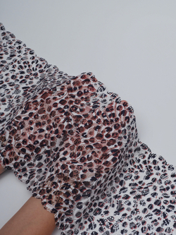 Эластичное кружево леопард белый с сухой розой и темно-синим ширина 22 см