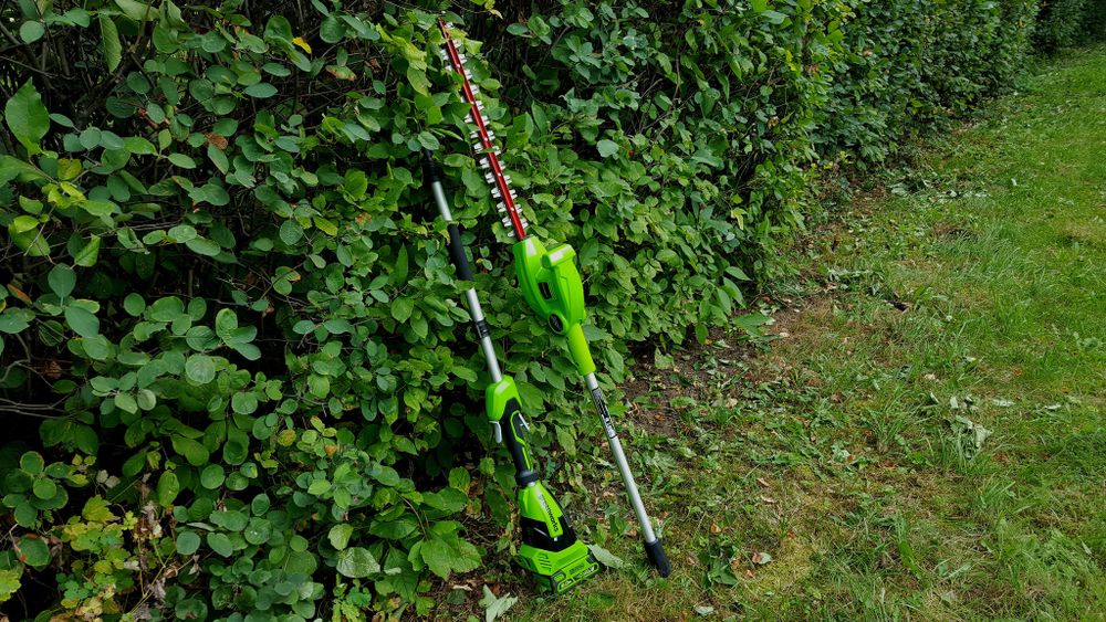 Аккумуляторный штанговый кусторез Greenworks G40PHAK6, 40v, 51см, c АКБ 5А·ч и ЗУ