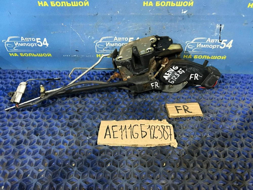 Замок двери передней правой TOYOTA CARIB 1997-2002