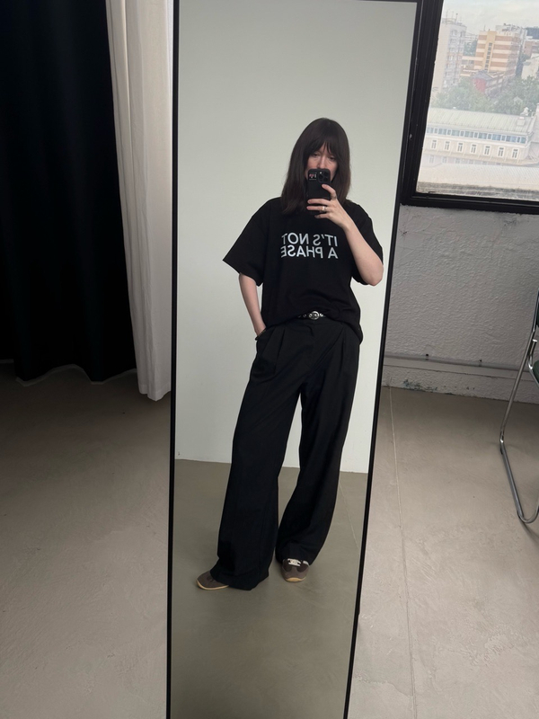 Футболка  It's not a phase, черная