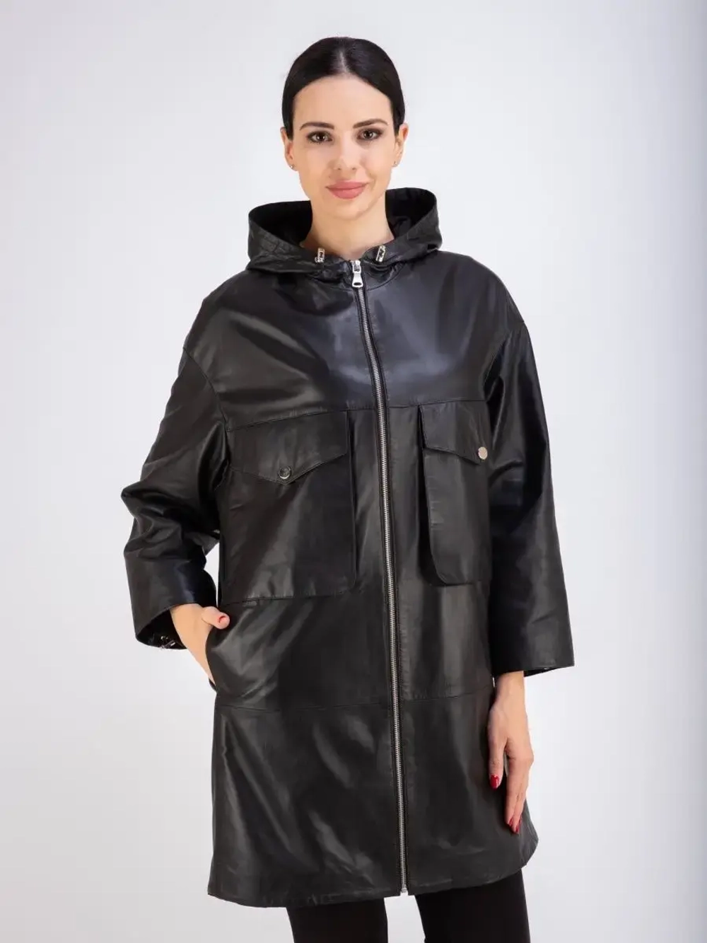 Пальто из натуральной кожи с капюшоном