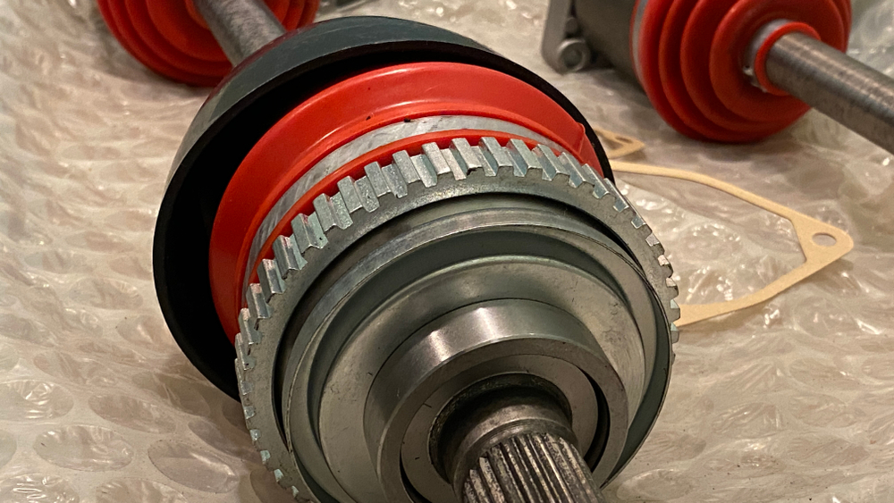 Привод левый усиленный (24 шлица) Лада 4х4/ Нива Шевроле/Тревел (1,7 л)