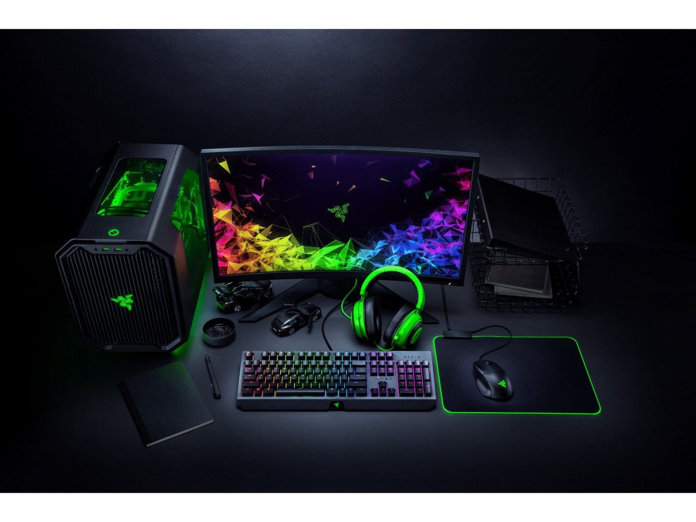 Хороший компьютер для игр. Компьютер рейзер. Игровые девайсы Razer. Игровой геймерский ПК Razer. Игровой компьютер рейзер игровой монитор Razer.