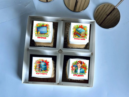 Пирожные с фотопечатью на День знаний для студента