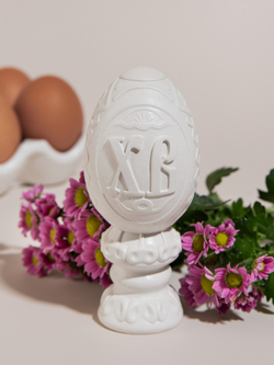 Яйцо на подставке