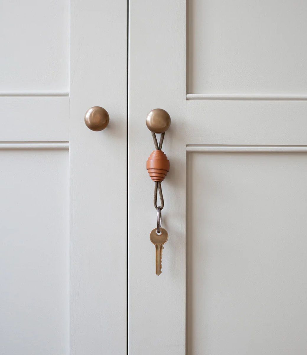 Campbell Cole Simple Key Toggle Tan — ключница из кожи