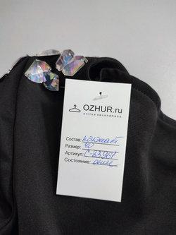 Платье на одно плечо с камнями 40 размер