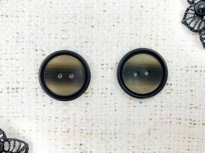 Пуговица костюмная, d 2,5 см, чёрный с бежевым