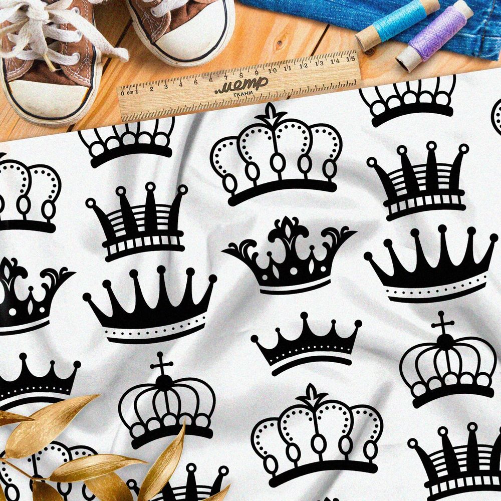 Ткань саржа чёрные короны на бежевом фоне