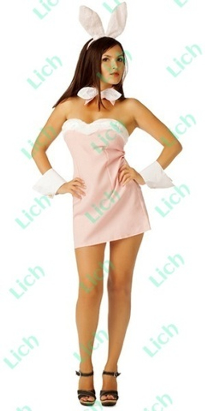 Розовый костюм нежной зайчихи