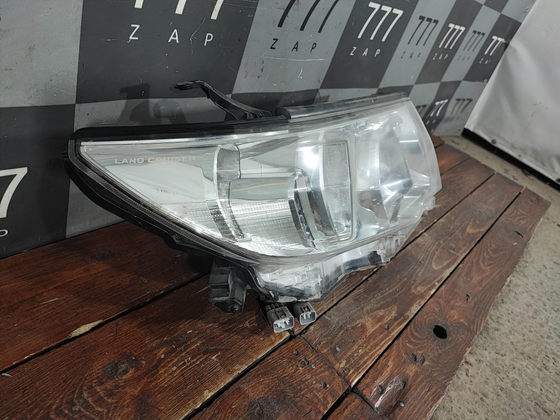 Фара правая галоген Toyota Land Cruiser Prado 150 17-нв Б/У Оригинал 8113060N10
