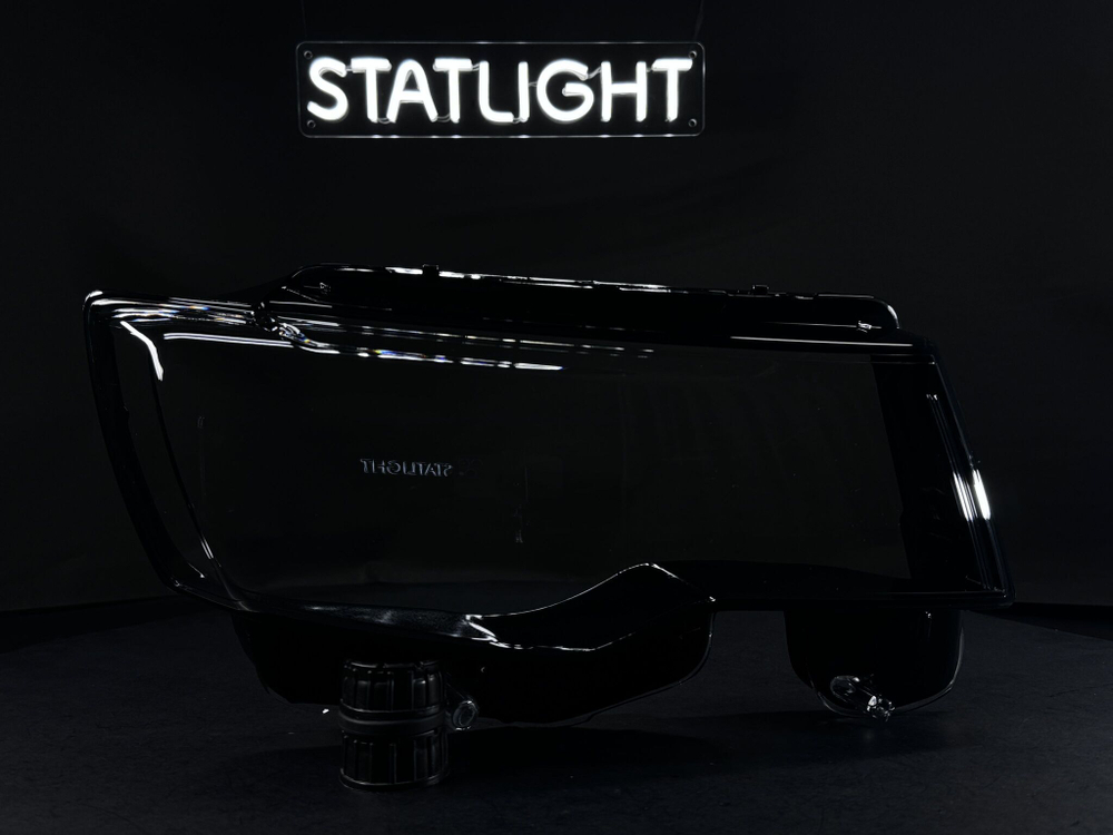 Правое стекло фары Jeep Grand Cherokee WK2 2013-н.в