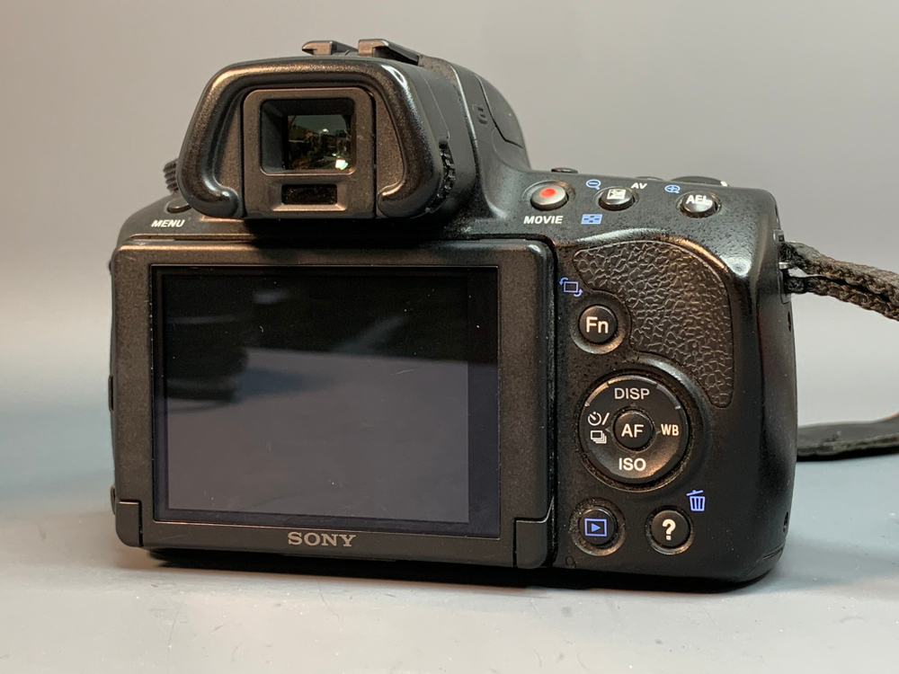Sony SLT-A37 Kit 18-55mm 5.871 Кадров