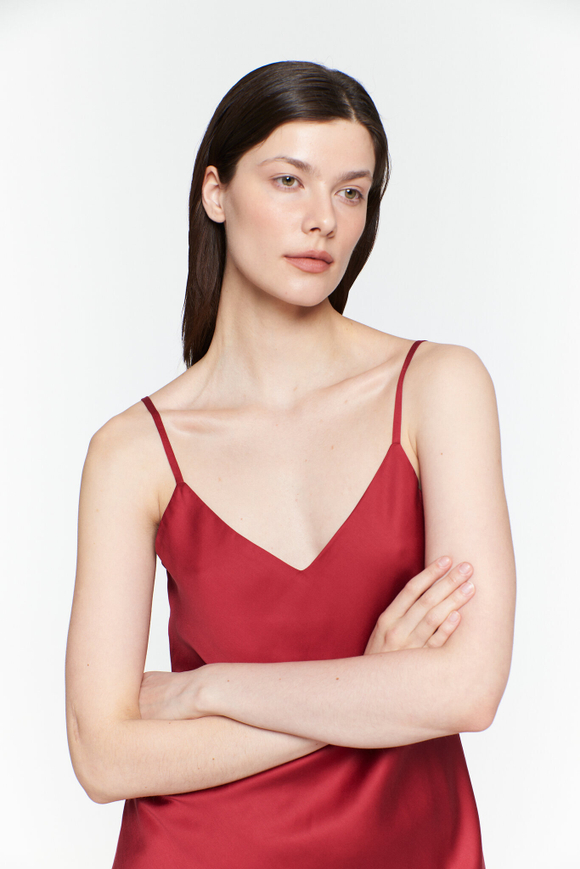 Топ из тенселя алый в 44 размере