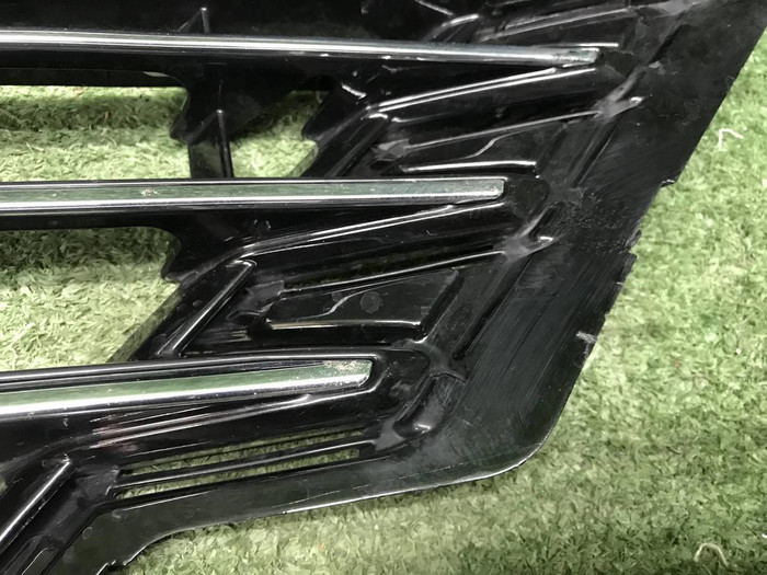 Решетка перед бампера VW Touareg 2 NF 14-18 R-Line