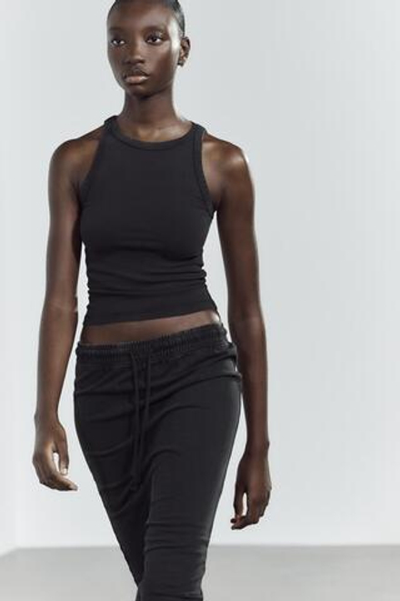 ZARA ТОП ИЗ ТКАНИ С ЭФФЕКТОМ ПОТЕРТОСТИ С ГОРЛОВИНОЙ ХАЛТЕР, ЧЕРНЫЙ