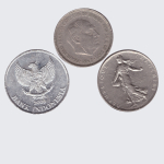 3 случайные монеты мира