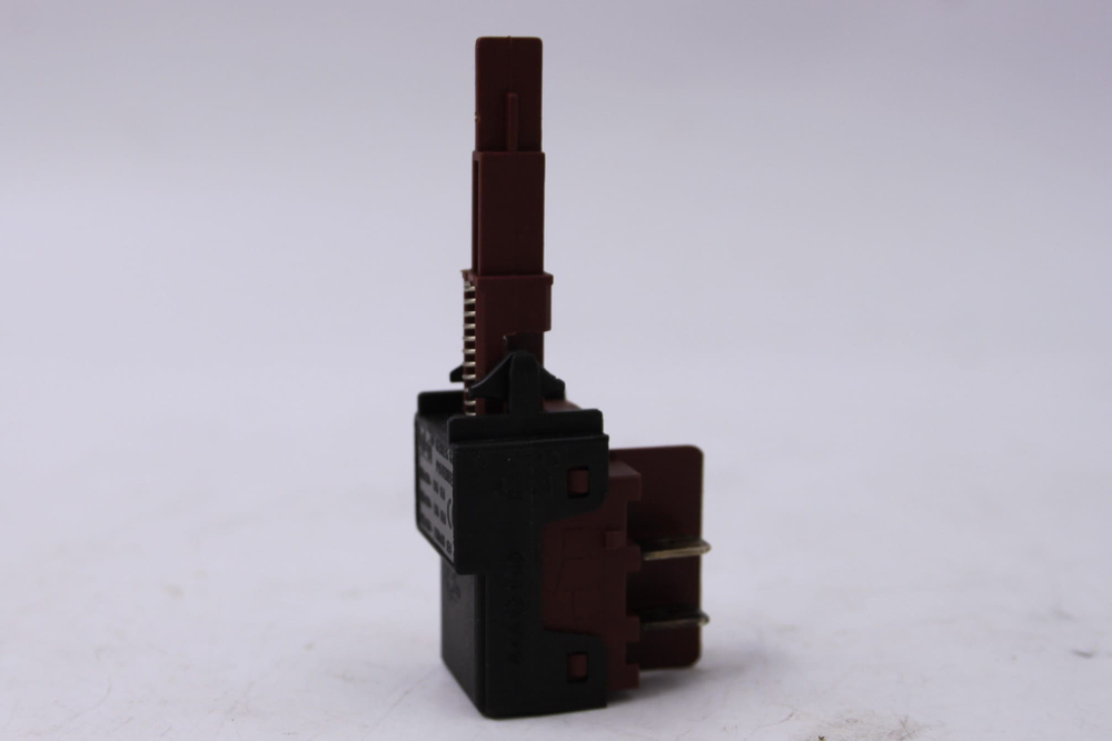 Сетевая кнопка включения/выключения A1A13110 для стиральной машины Indesit, Ariston