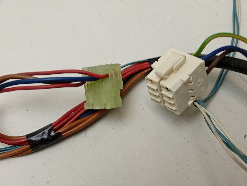 WISL82 кт57 Проводка для стиральной машины Indesit 16001736704 б/у