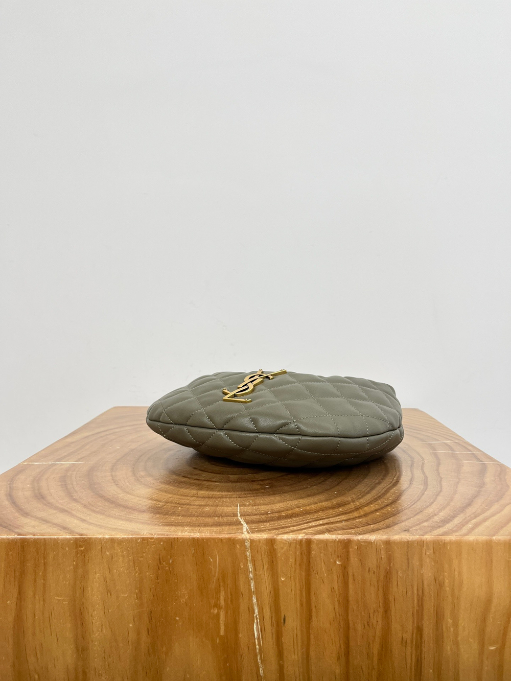 ICARINO В СТЕГАНОЙ НАППЕ