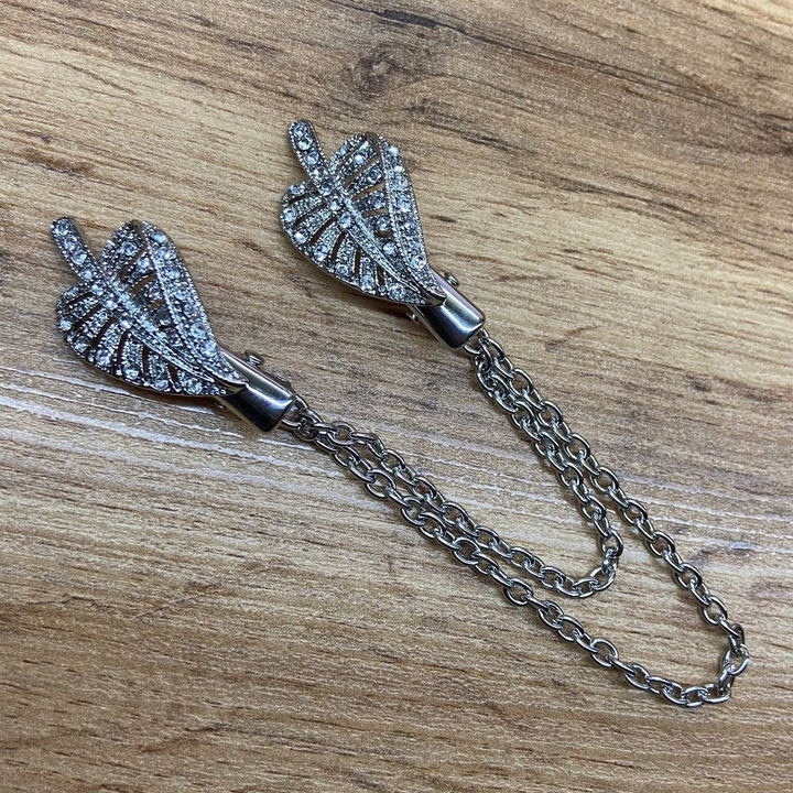 Брошь-шатлен на воротничок с цепочками Лист стразы металл золотистый