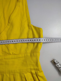 Платье Pull&Bear солнечного цвета 46/48 размер