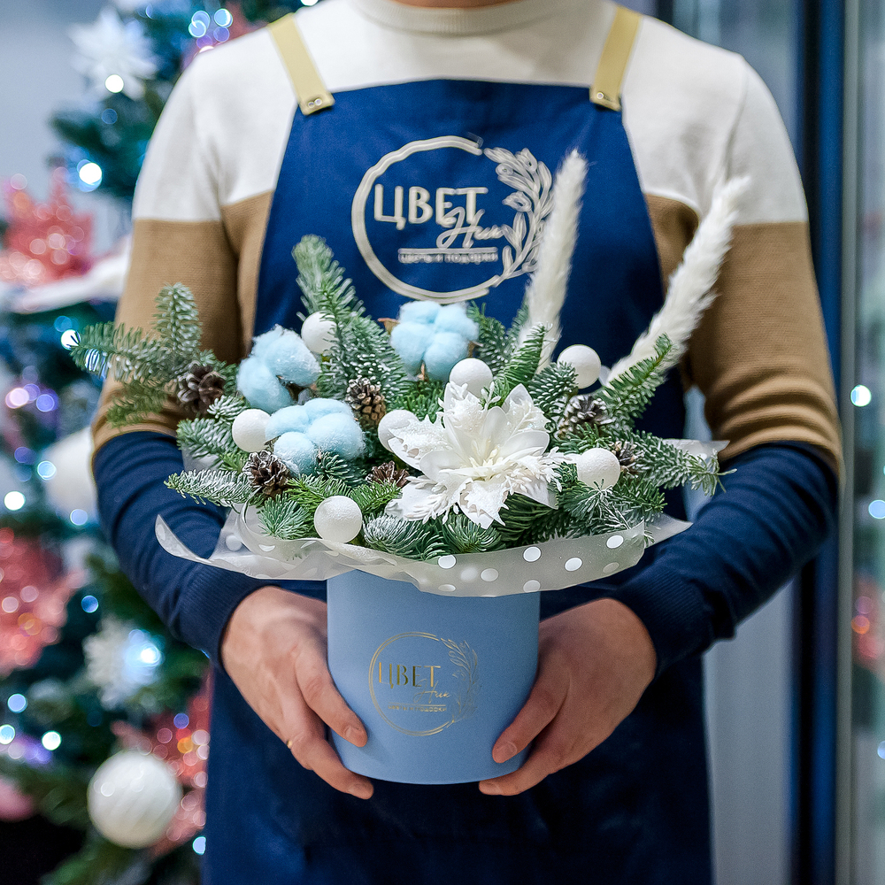 Нобилис в шляпной коробке в голубом оформлении