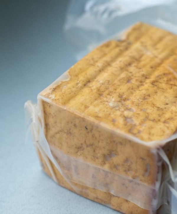 КОПЧЕНЫЙ ТОФУ 400 ГР.