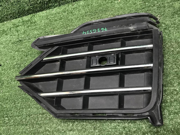 Решетка переднего бампера VW Touareg 3 (18-23)