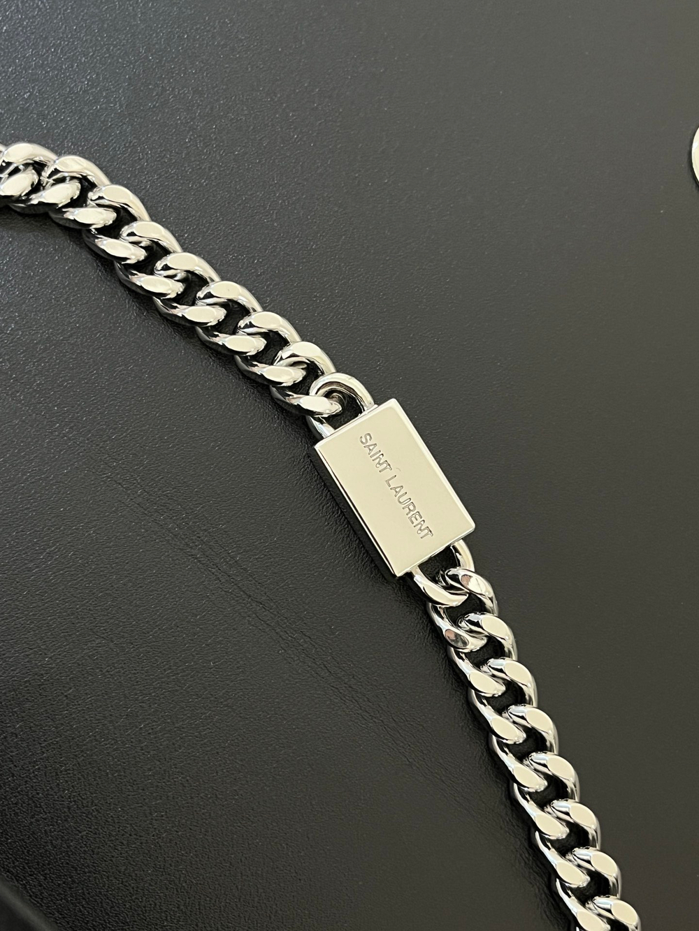 KATE MEDIUM C ЦЕПНЫМ РЕМЕШКОМ