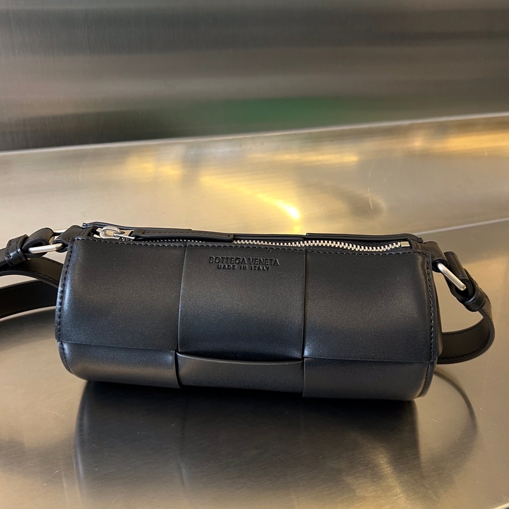 Bottega Veneta Small Canette 21 cm