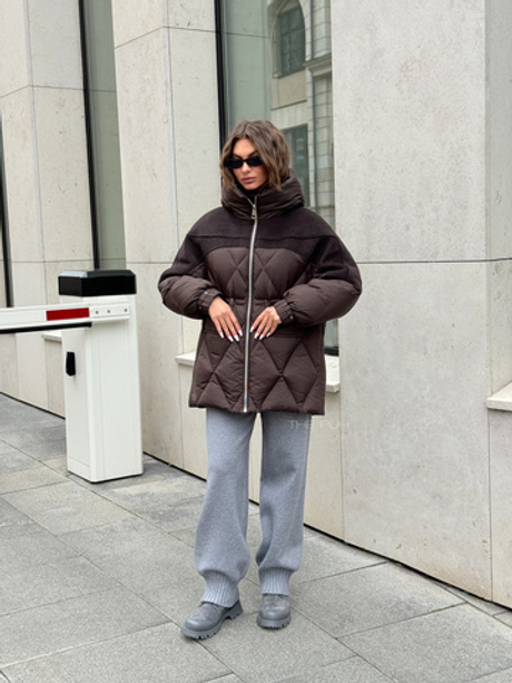 Шоколадный комбинированный пуховик с капюшоном