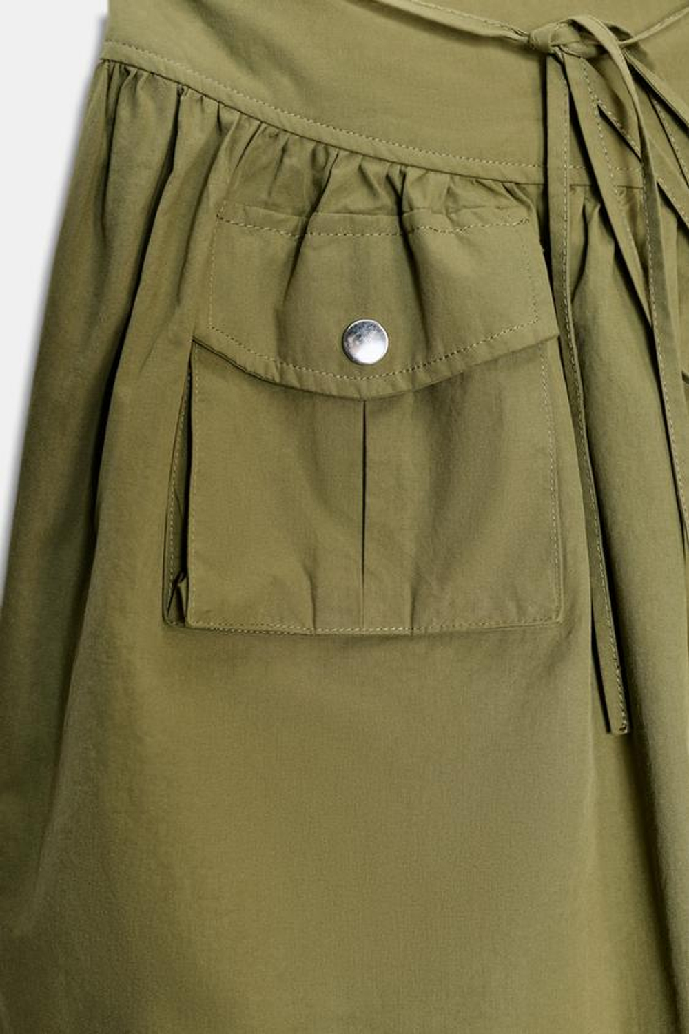 ZARA КОРОТКАЯ ОБЪЕМНАЯ ЮБКА С ПРЯЖКОЙ, СВЕТЛЫЙ ХАКИ